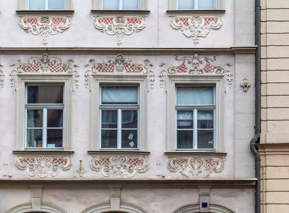 Louvre Windows